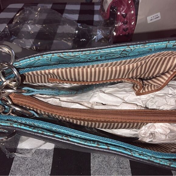 Embroidered Rhinestone Skull Contrast CC Handbag - Picture 3 of 4